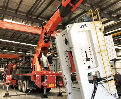 日照附近随车吊出租，轻松解决运输难题