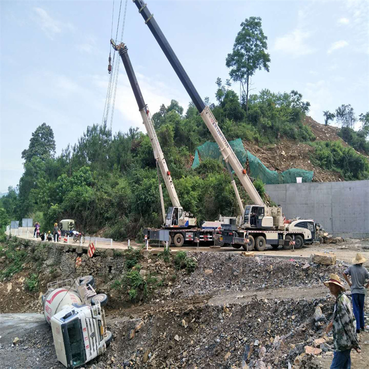 日照汽车掉沟里叫吊车救援要多少钱